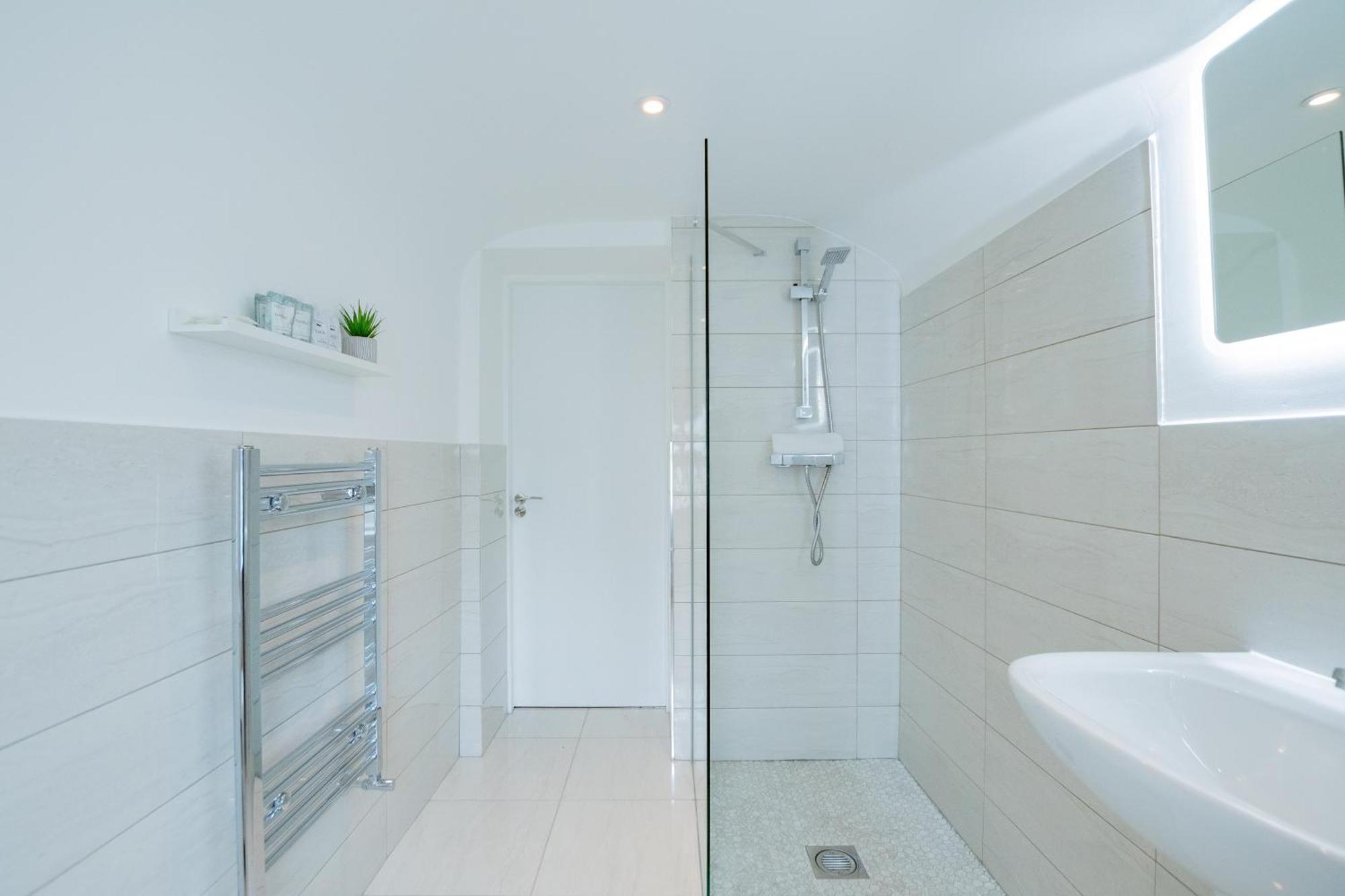 The Large Group House -Sleeps 21 Villa Dublin Exteriör bild